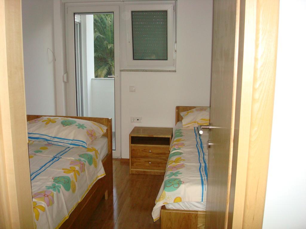 Apartments President Novalja Exterior photo